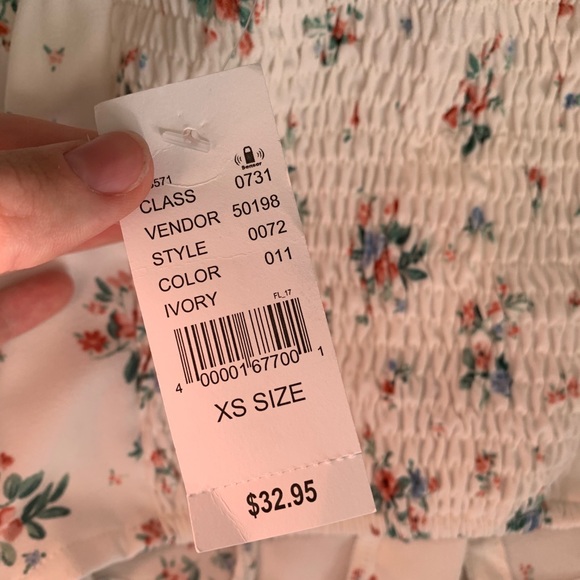 Kendall and Kylie floral crop top - Picture 3 of 4